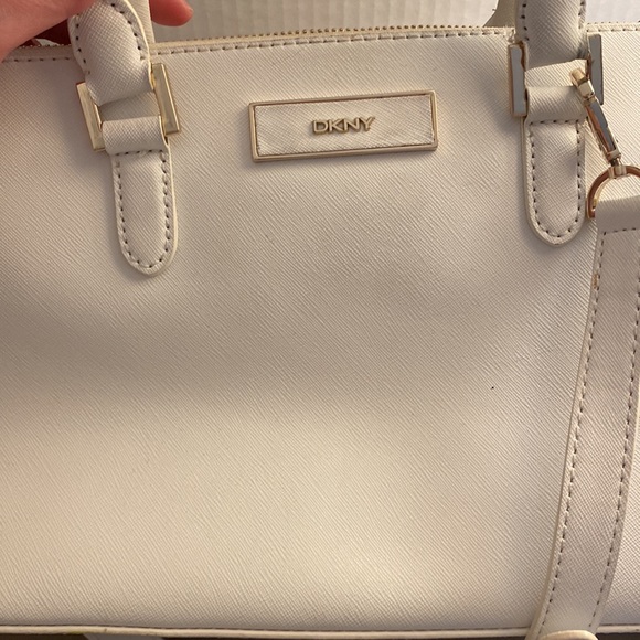 DKNY white handbag. Gold hardware. Strap and storage bag included. - Picture 3 of 8
